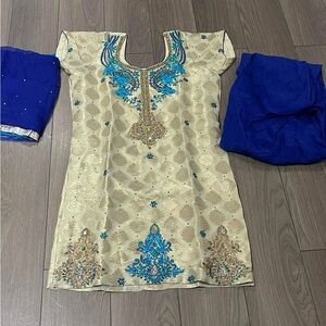 Indian outfit salwar kameez with dupatta  size medium